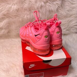 Nike Vibrant Pink Vapormax Plus Shoes